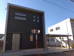 閑静な住宅地!生活環境も充実しています♪
オール電化!カーポート2台付!3台目も可能です♪