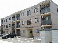 融雪付き駐車場！IHクッキングヒーター・追い焚き給湯♪
ファボーレまで徒歩圏内で生活しやすい環境です