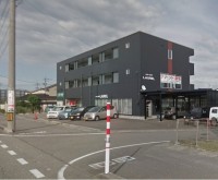 インターネット無料♪敷地内融雪駐車場あり（2台まで）。
県道6号線沿いで視認性良好！店舗・事務所などご利用様々。商業施設充実の立地です。