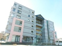 ネット無料！エレベータ－あり。融雪P。国道41号線、359線にアクセス良好。
9月25日オープン予定の「アクロスプラザ富山掛尾」隣接！！