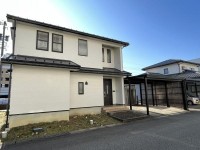 ファボーレ駐車場隣接！の戸建て貸家です♪　1坪浴室　ACリビング1台付
車2台分のカーポート付　2018年10月にリフォーム済