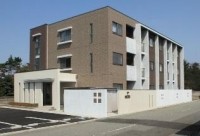 ネット無料　オートロック　融雪駐車場♪
富山インター、国道41号線に近いので、東西南北いずれも移動に便利です