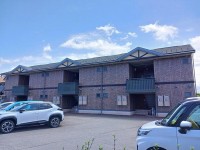 ネット無料の角部屋です。小さいながら専用庭付です(^^)
県道上滝線にアクセスよく、スーパー、コンビニ、飲食店などが徒歩圏内です。
車で4分走れば無印良品、ホームセンター、ドラッグストア、クリニックもあり生活しやすい環境です。